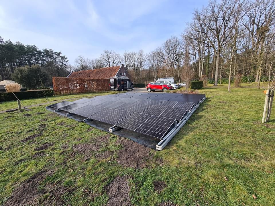 Zonnepanelen door DYMNO