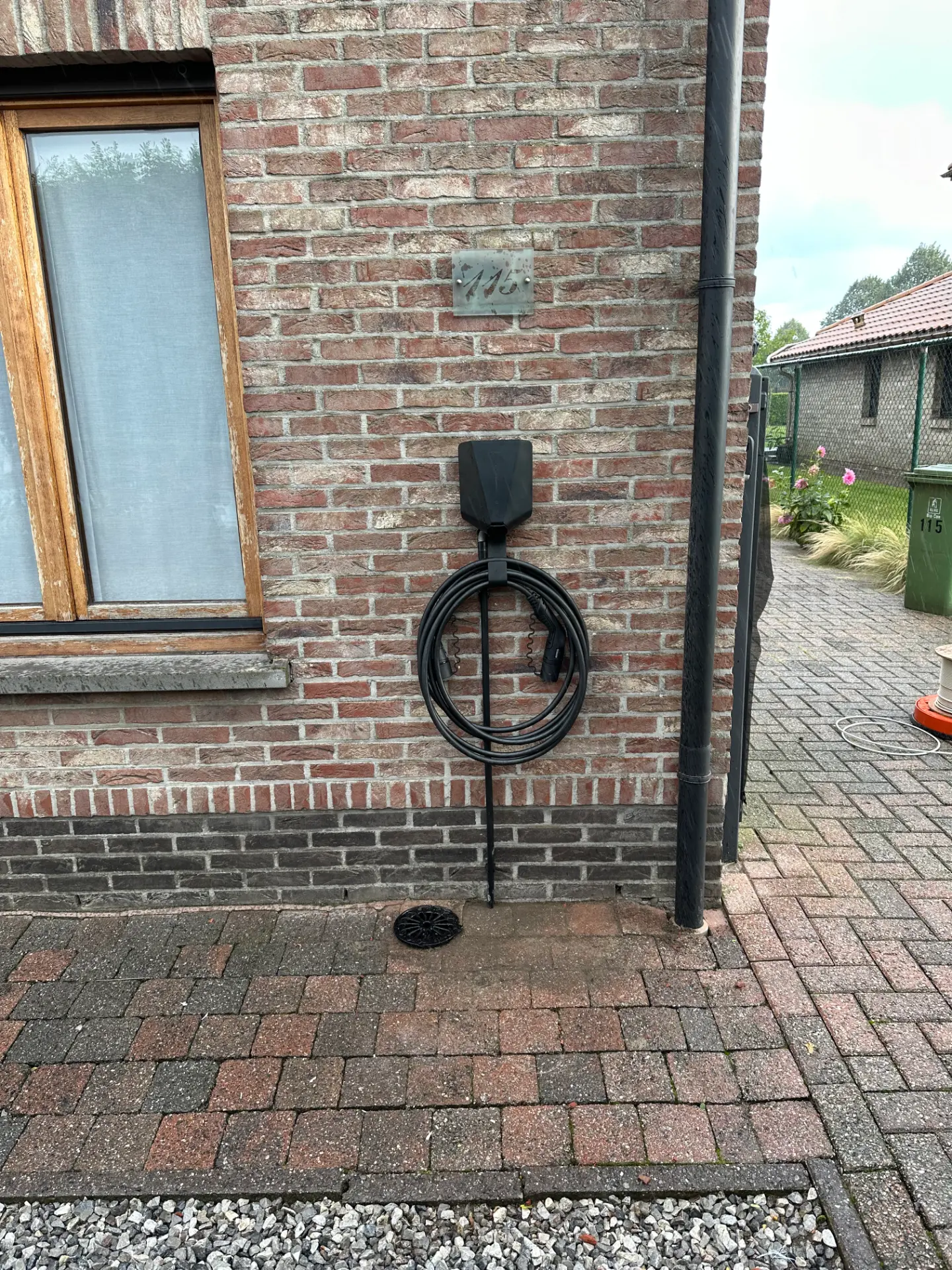 Laadpalen door DYMNO