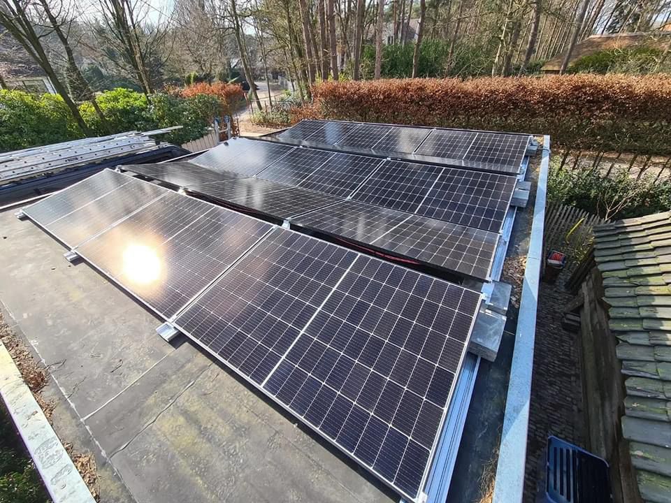 Zonnepanelen door DYMNO