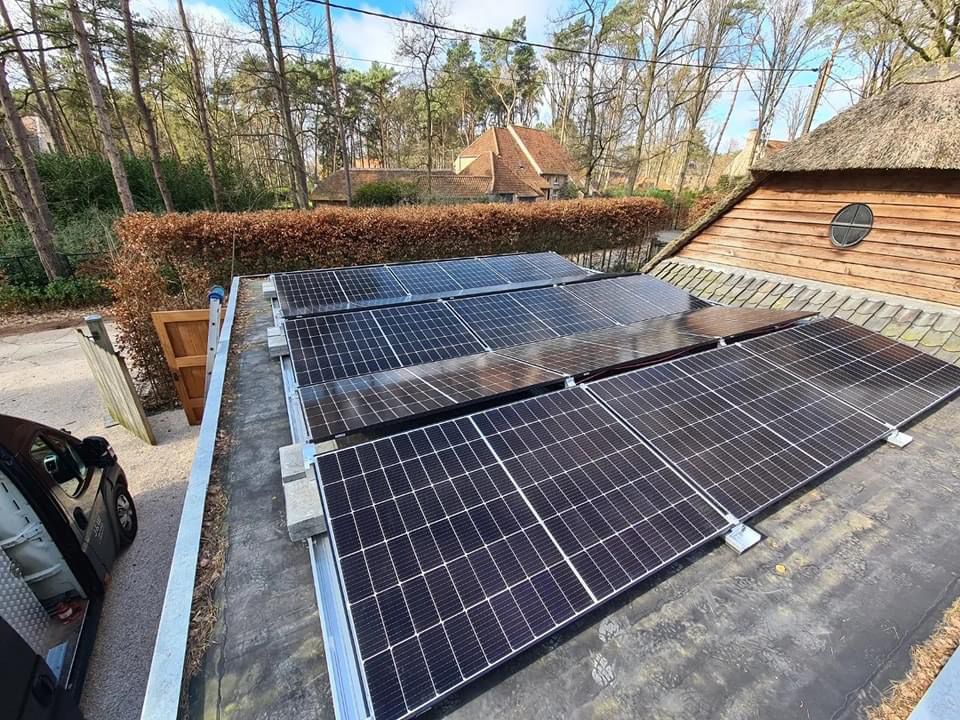 Zonnepanelen door DYMNO
