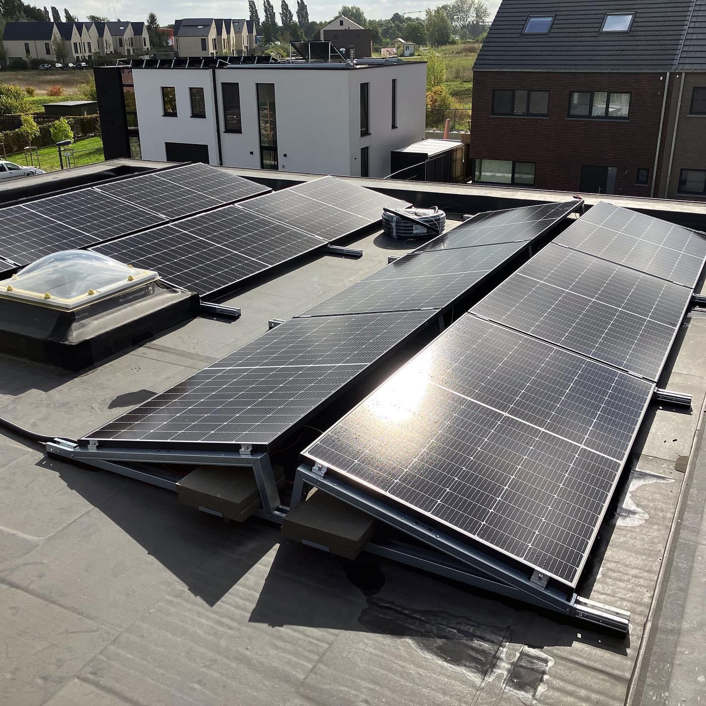 Zonnepanelen door DYMNO